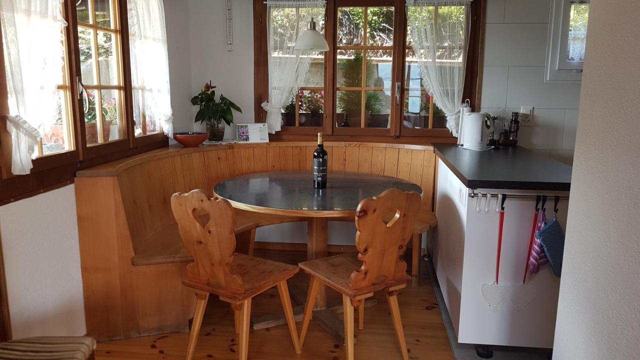 Traumhaftes Chalet Mit Seesicht Krattigen Екстер'єр фото