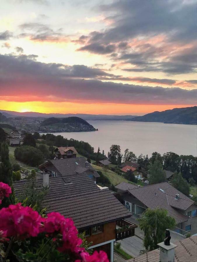 Traumhaftes Chalet Mit Seesicht Krattigen Екстер'єр фото